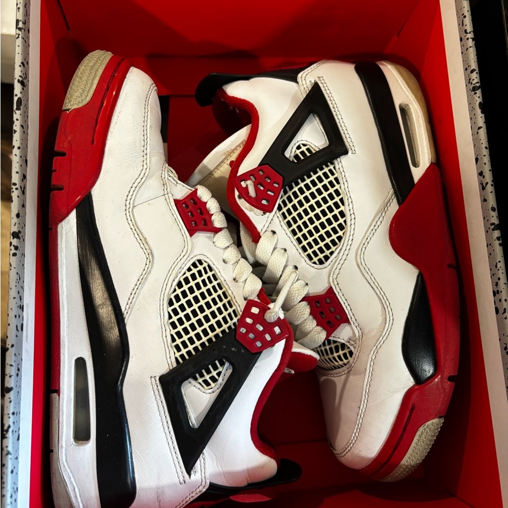 Air Jordan fire red 4’s